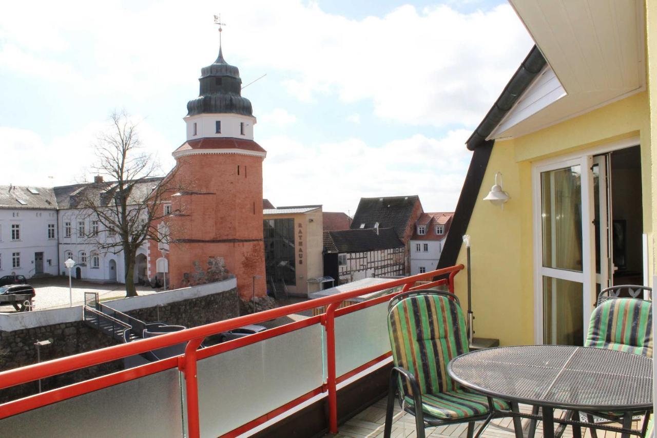 Ferienwohnung Am Schloss อึคเคอร์มึนเดอ ภายนอก รูปภาพ