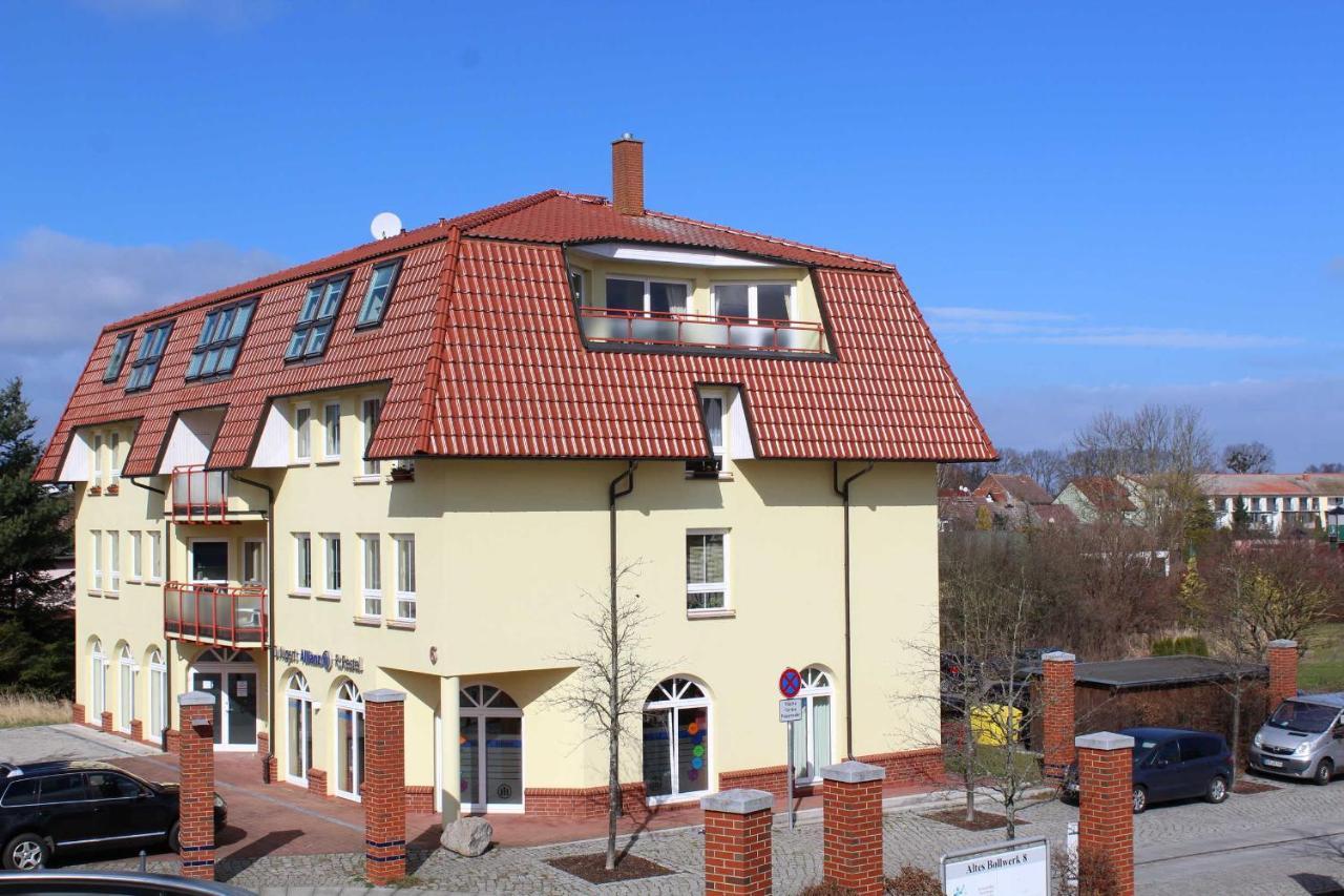 Ferienwohnung Am Schloss อึคเคอร์มึนเดอ ภายนอก รูปภาพ